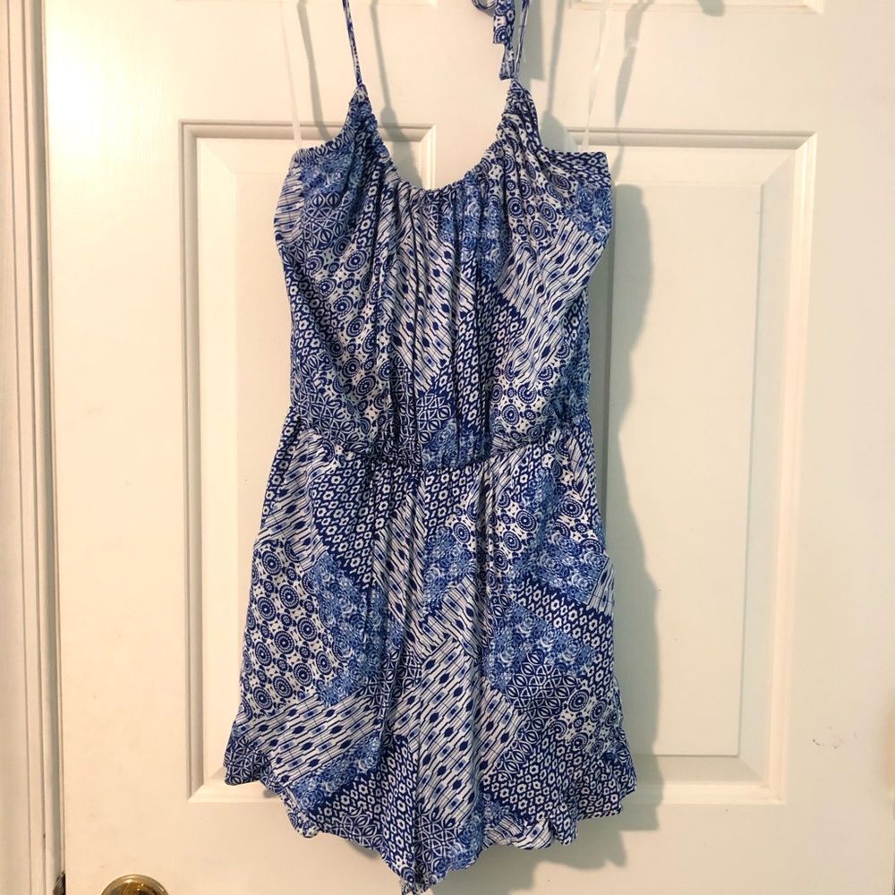 Mini romper with pockets!